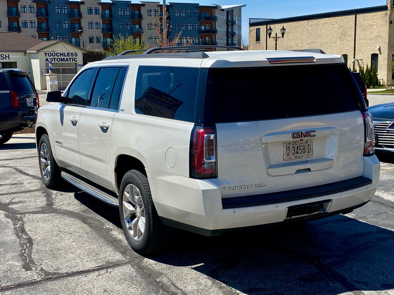 GMC Yukon XL SLT 1/2 Ton 4WD 2015