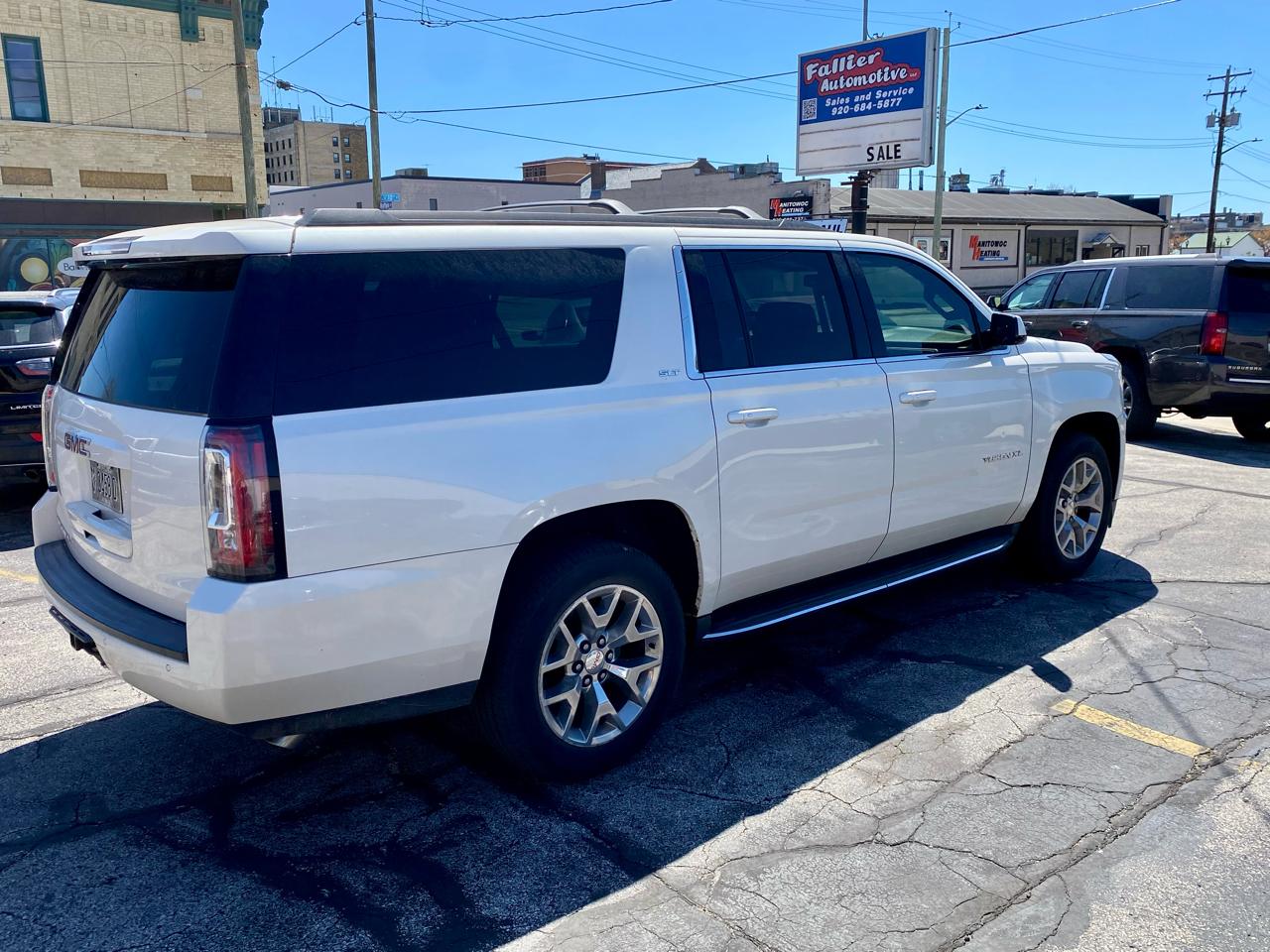 GMC Yukon XL SLT 1/2 Ton 4WD 2015