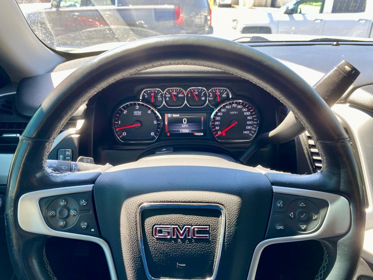 GMC Yukon XL SLT 1/2 Ton 4WD 2015