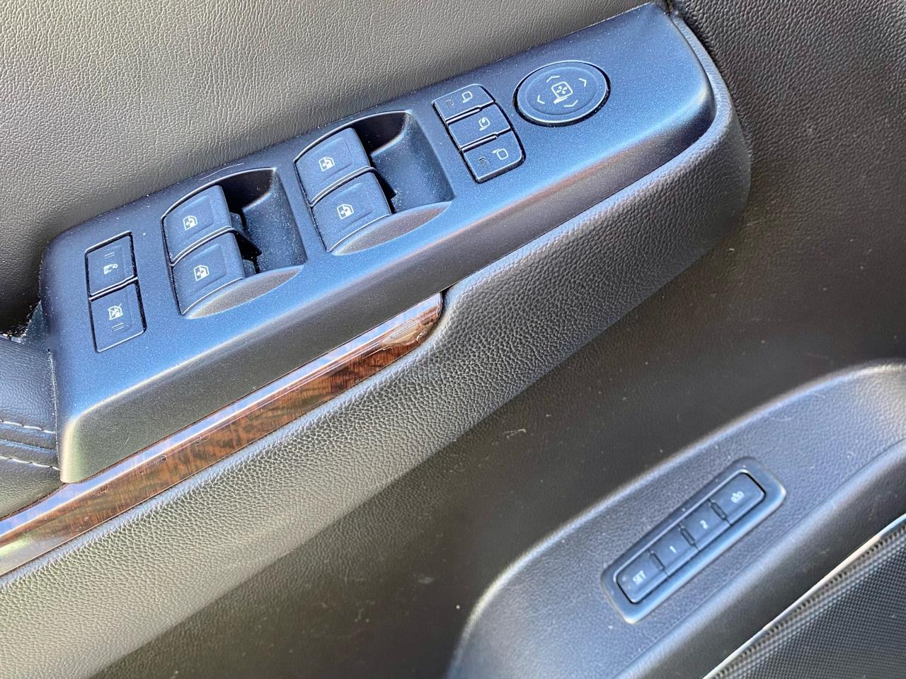 GMC Yukon XL SLT 1/2 Ton 4WD 2015