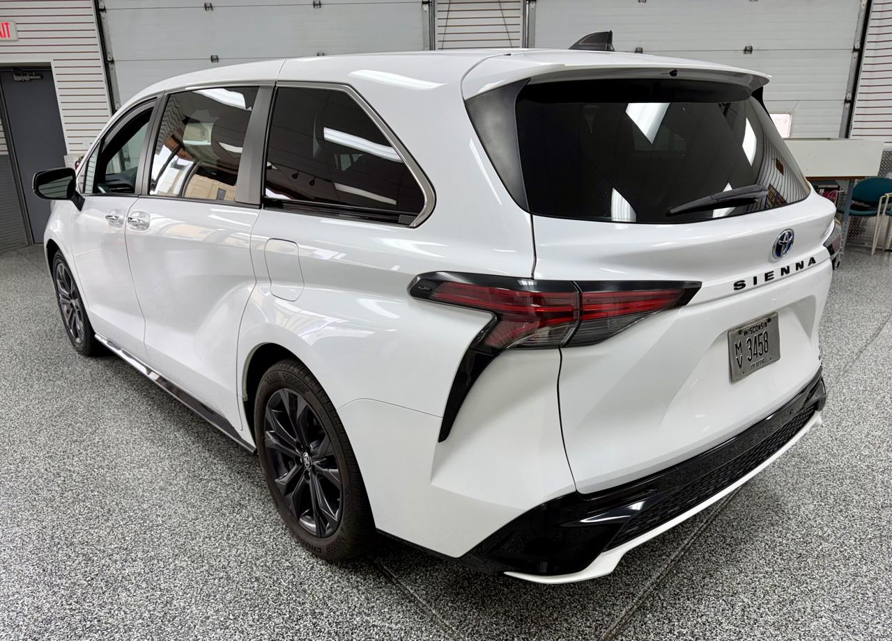 Toyota Sienna photo 3