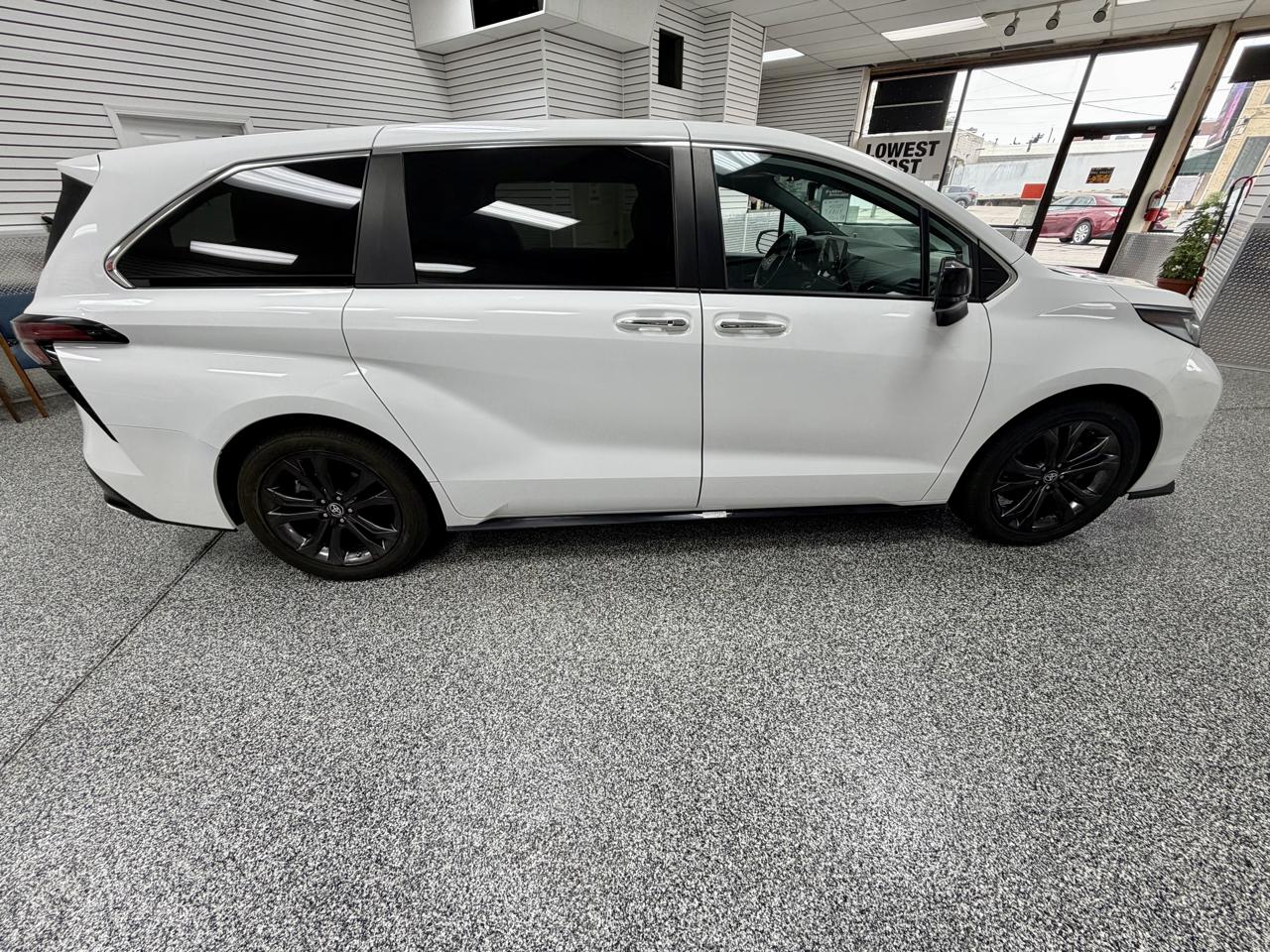 Toyota Sienna photo 5