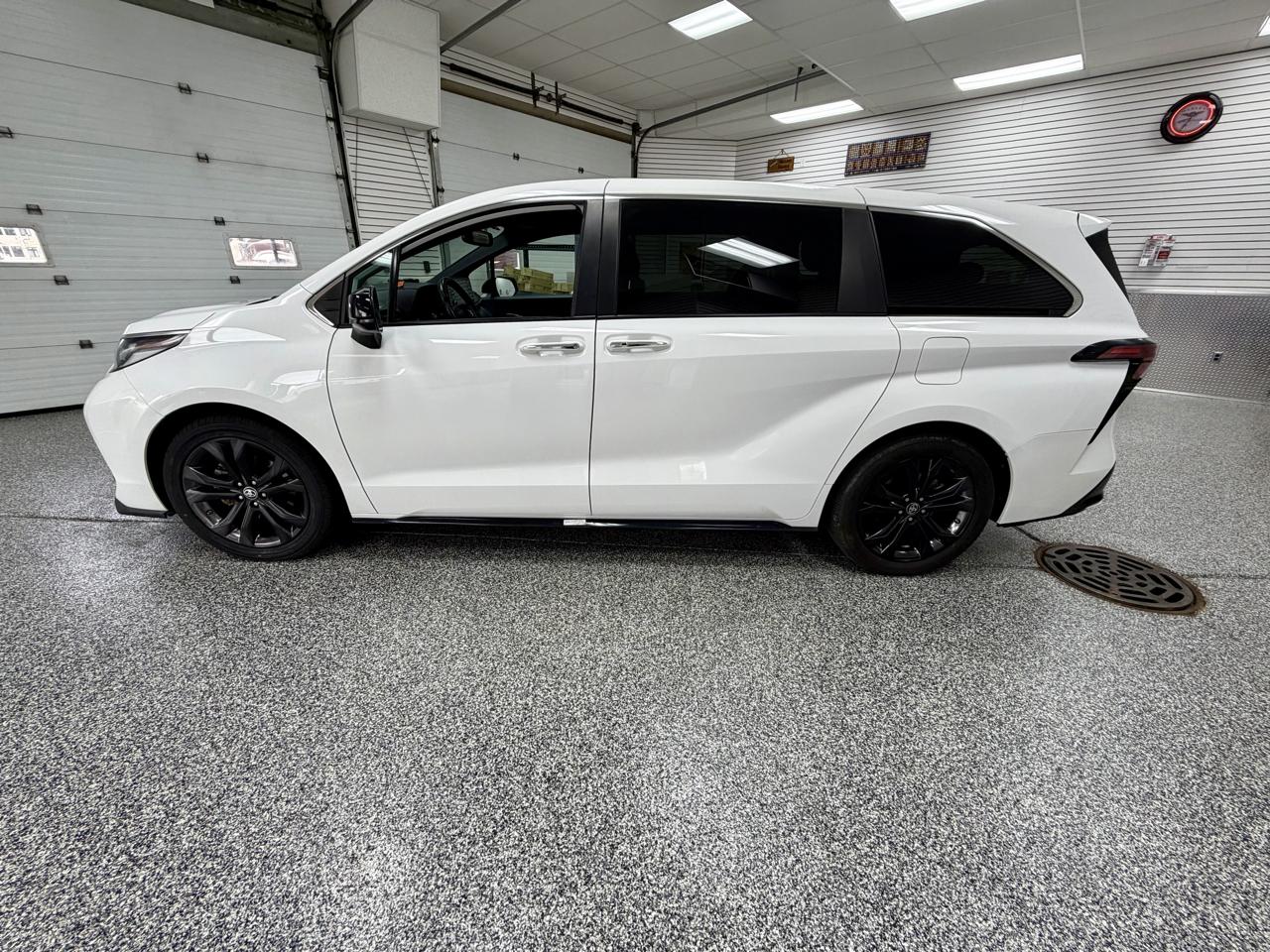 Toyota Sienna photo 6