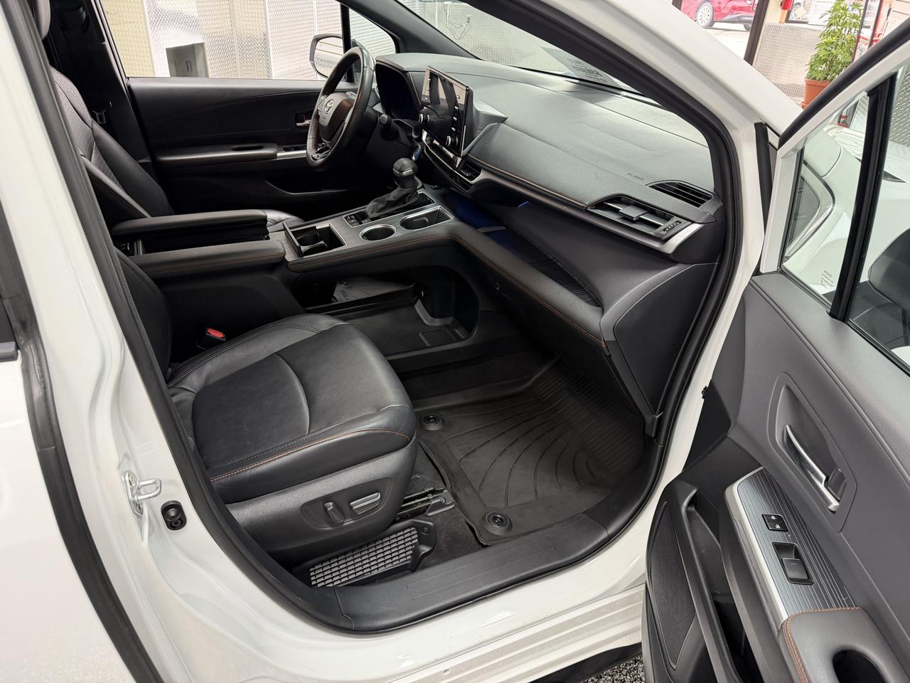 Toyota Sienna photo 8