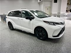 2023 Toyota Sienna 