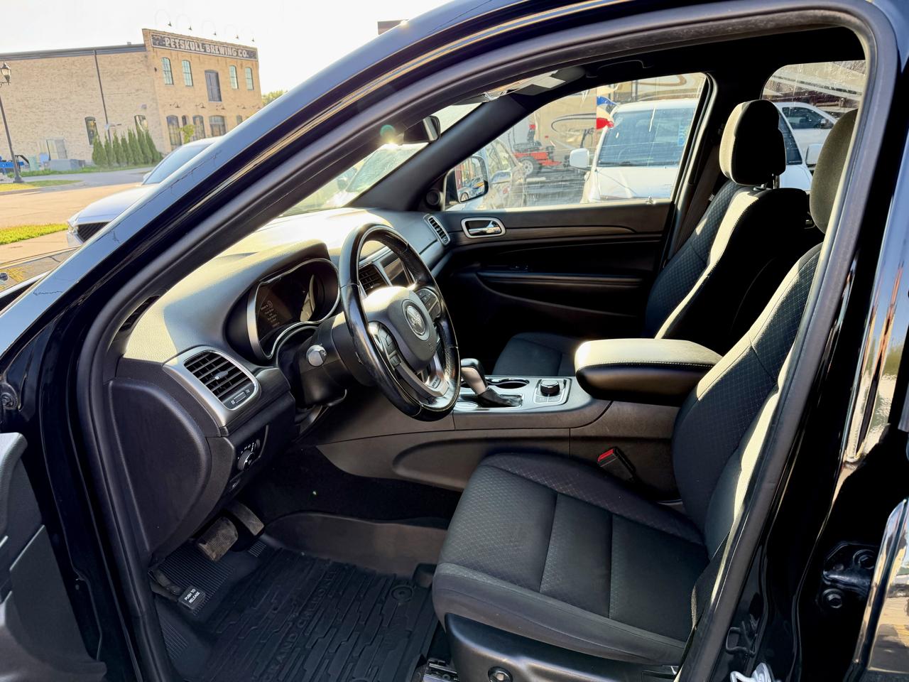 Jeep Grand Cherokee Laredo 4WD 2020