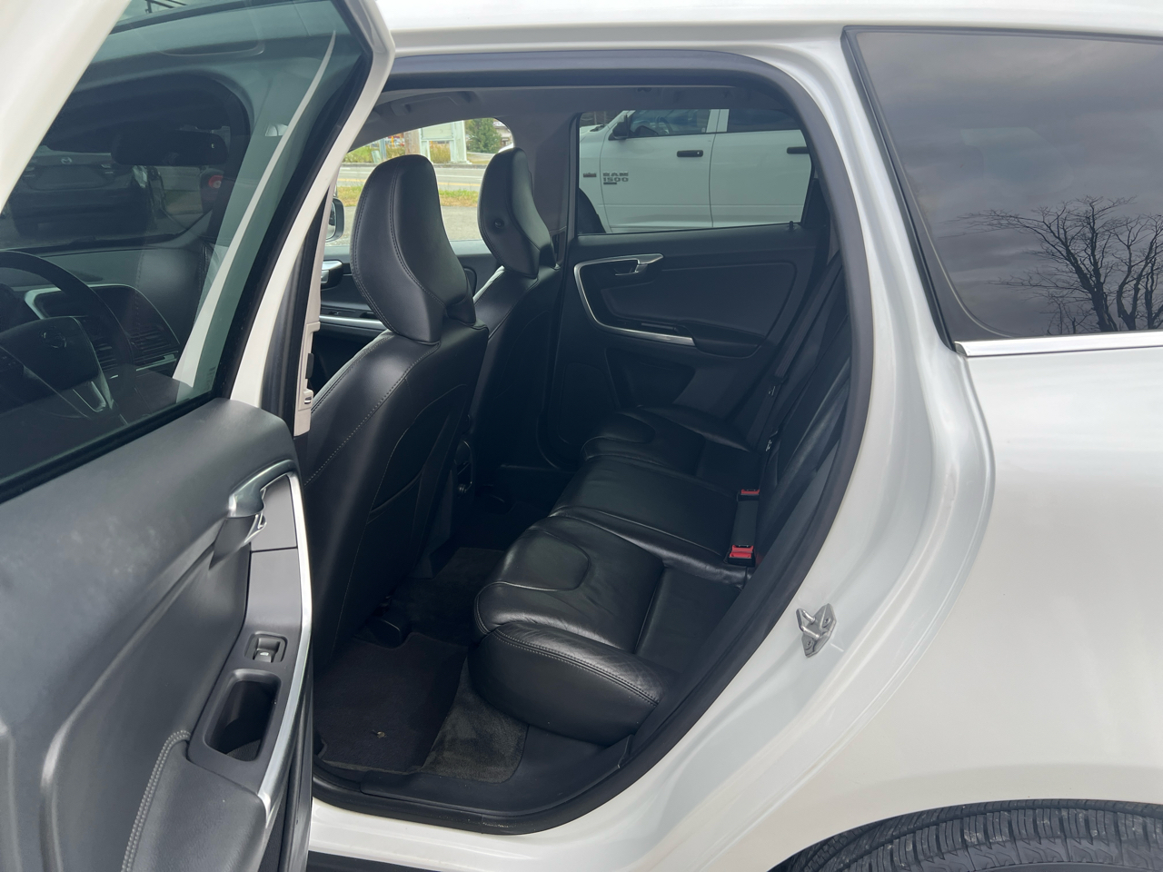 Volvo XC60 AWD 4dr T6 Premier Plus 2015 Volvo XC60 AWD 4dr T6 Premier Plus 2015