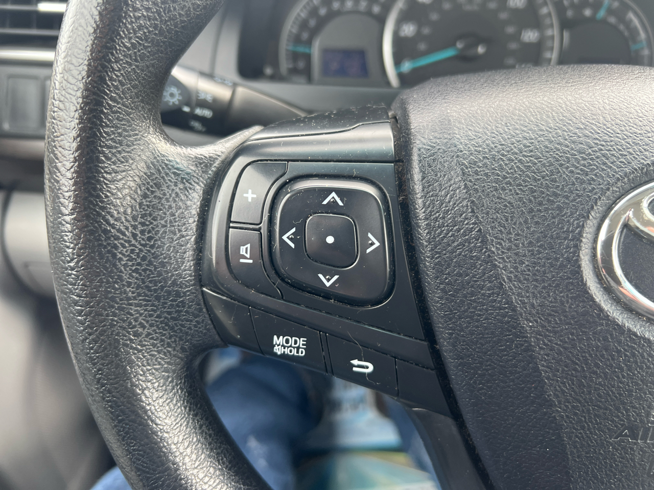 Toyota Camry 4dr Sdn LE Auto 2015