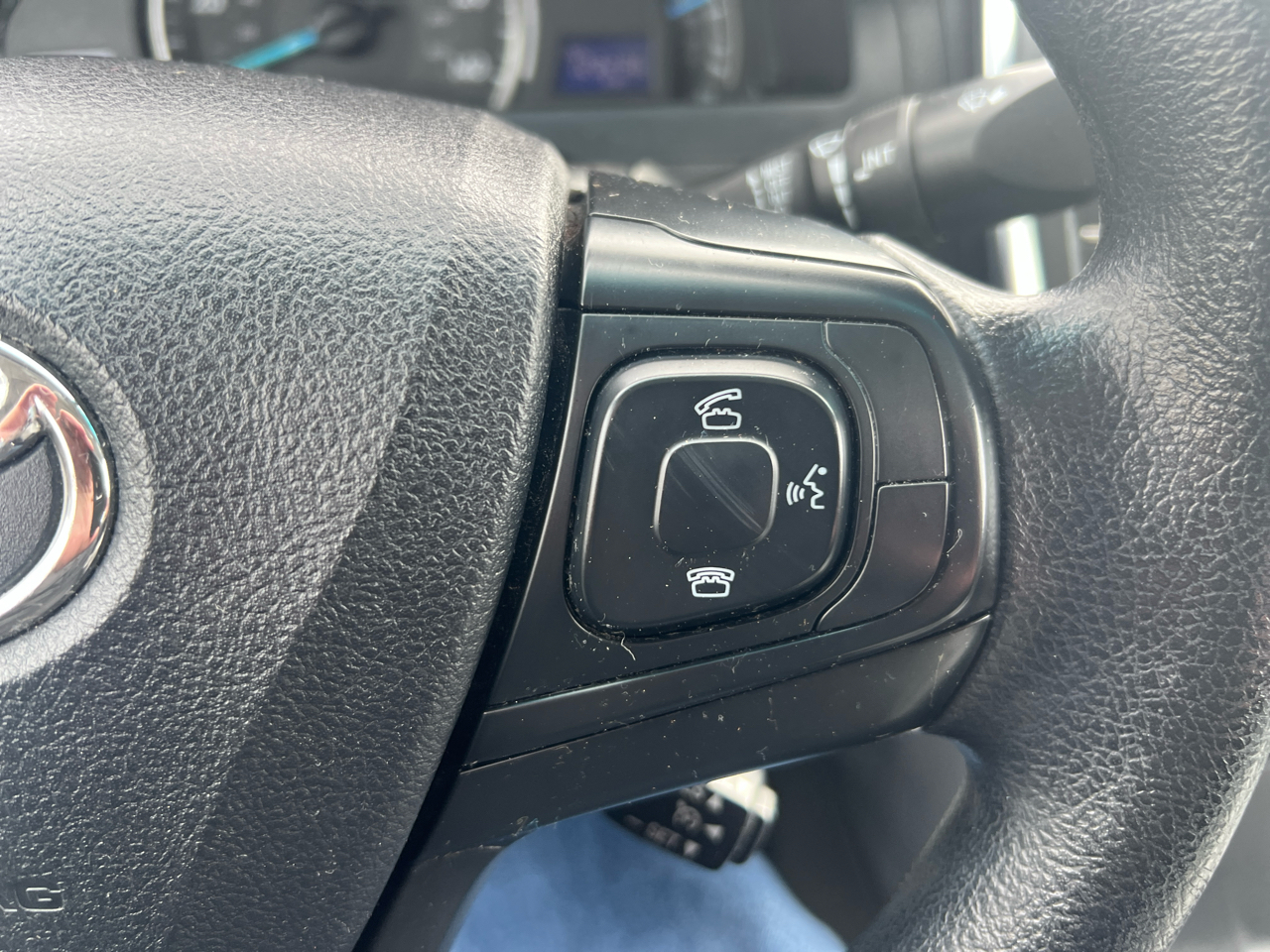 Toyota Camry 4dr Sdn LE Auto 2015