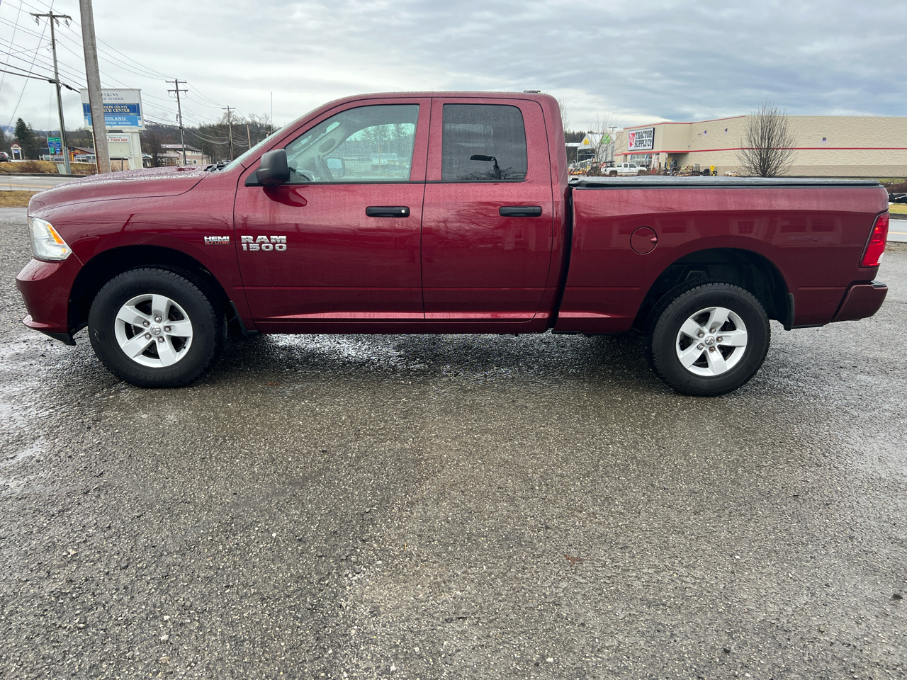 RAM 1500 Express 4x4 Quad Cab 6'4" Box 2018