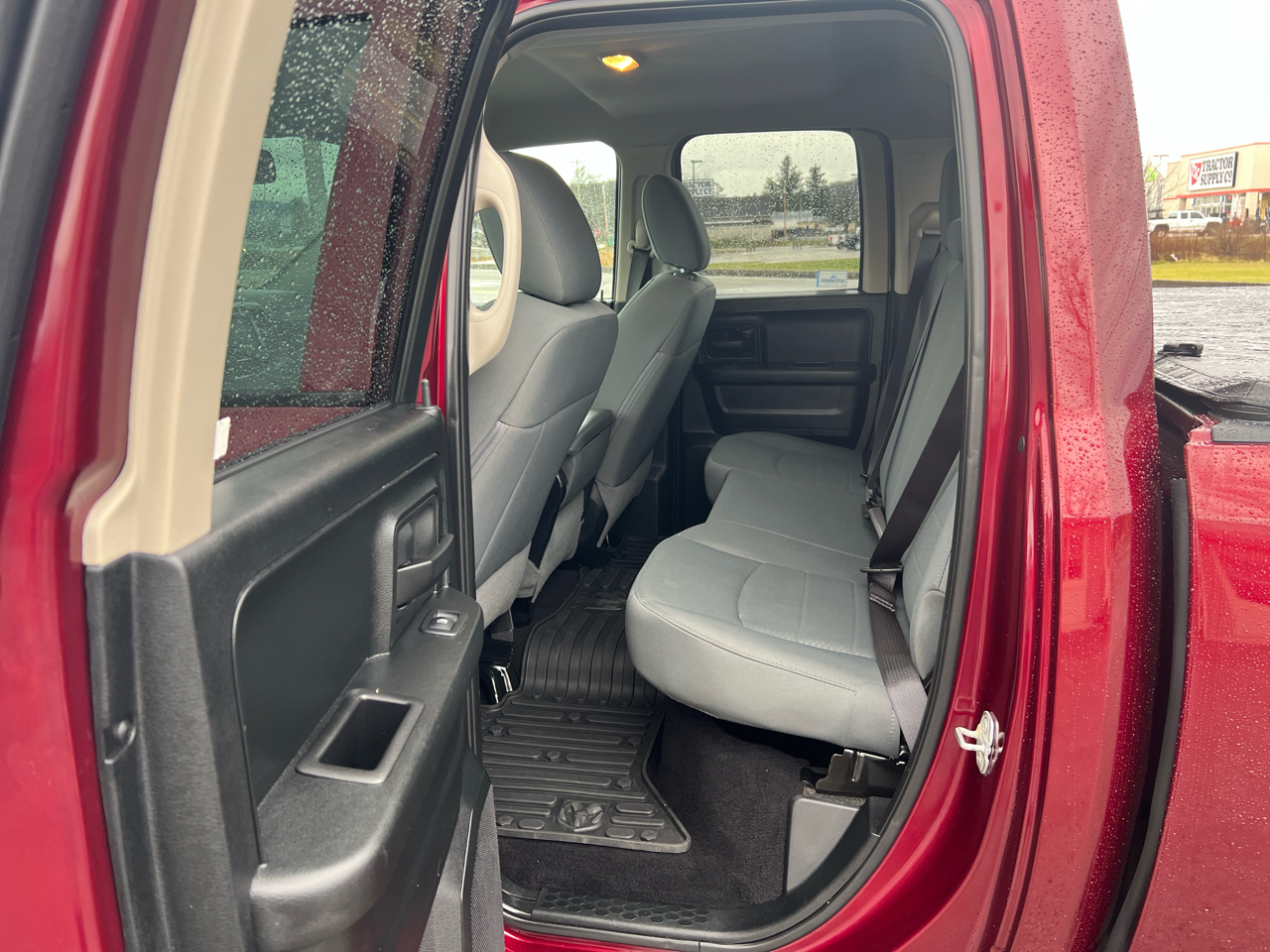 RAM 1500 Express 4x4 Quad Cab 6'4" Box 2018