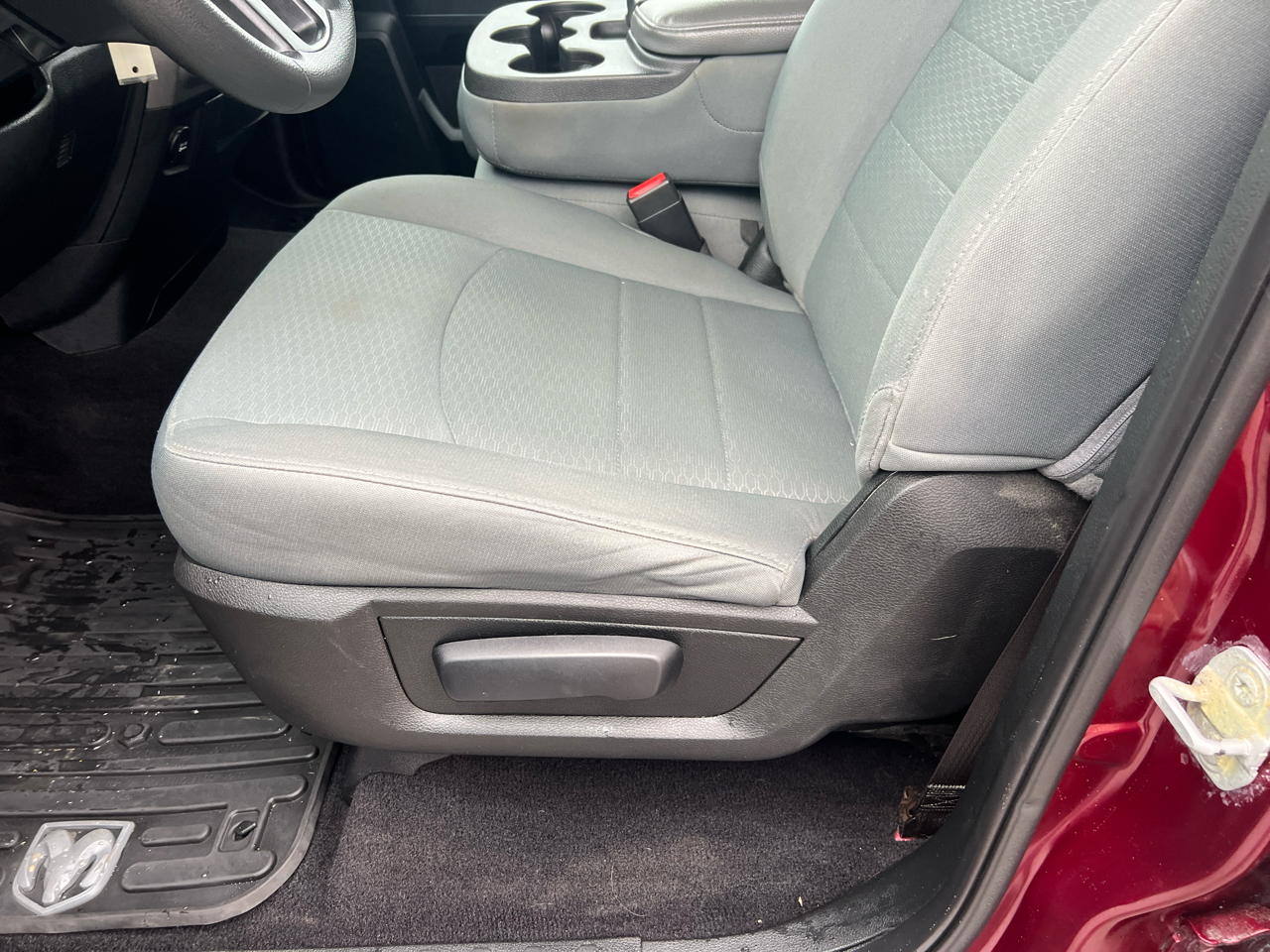 RAM 1500 Express 4x4 Quad Cab 6'4" Box 2018