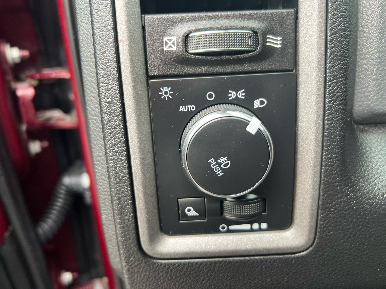 RAM 1500 Express 4x4 Quad Cab 6'4" Box 2018