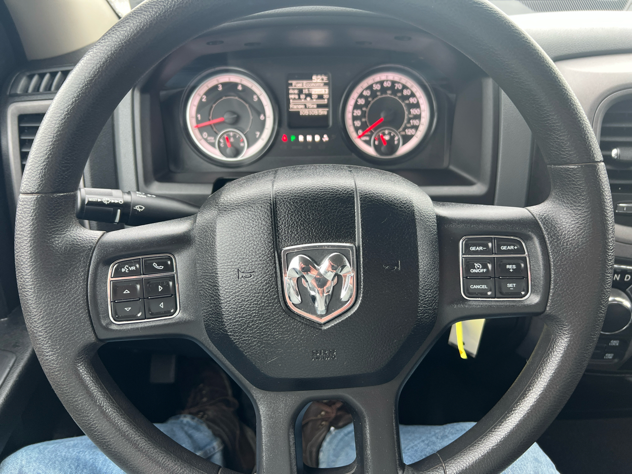 RAM 1500 Express 4x4 Quad Cab 6'4" Box 2018