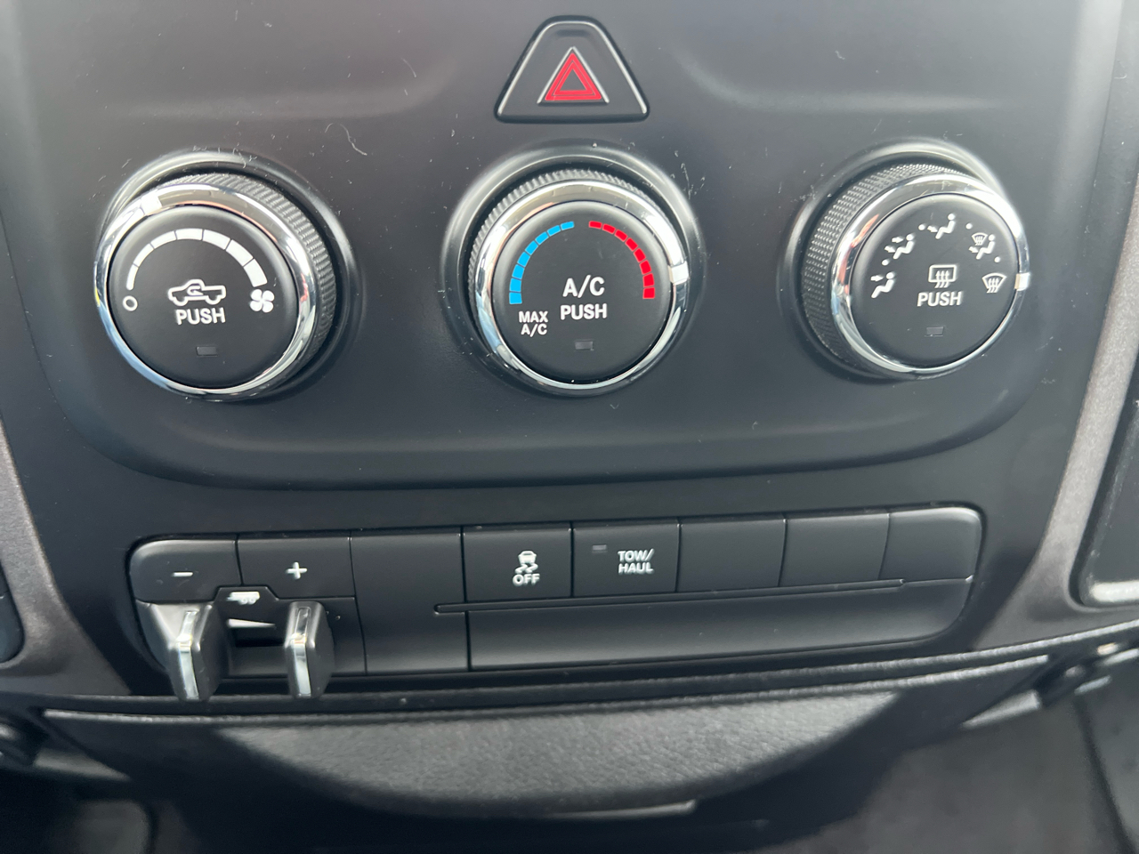 RAM 1500 Express 4x4 Quad Cab 6'4" Box 2018