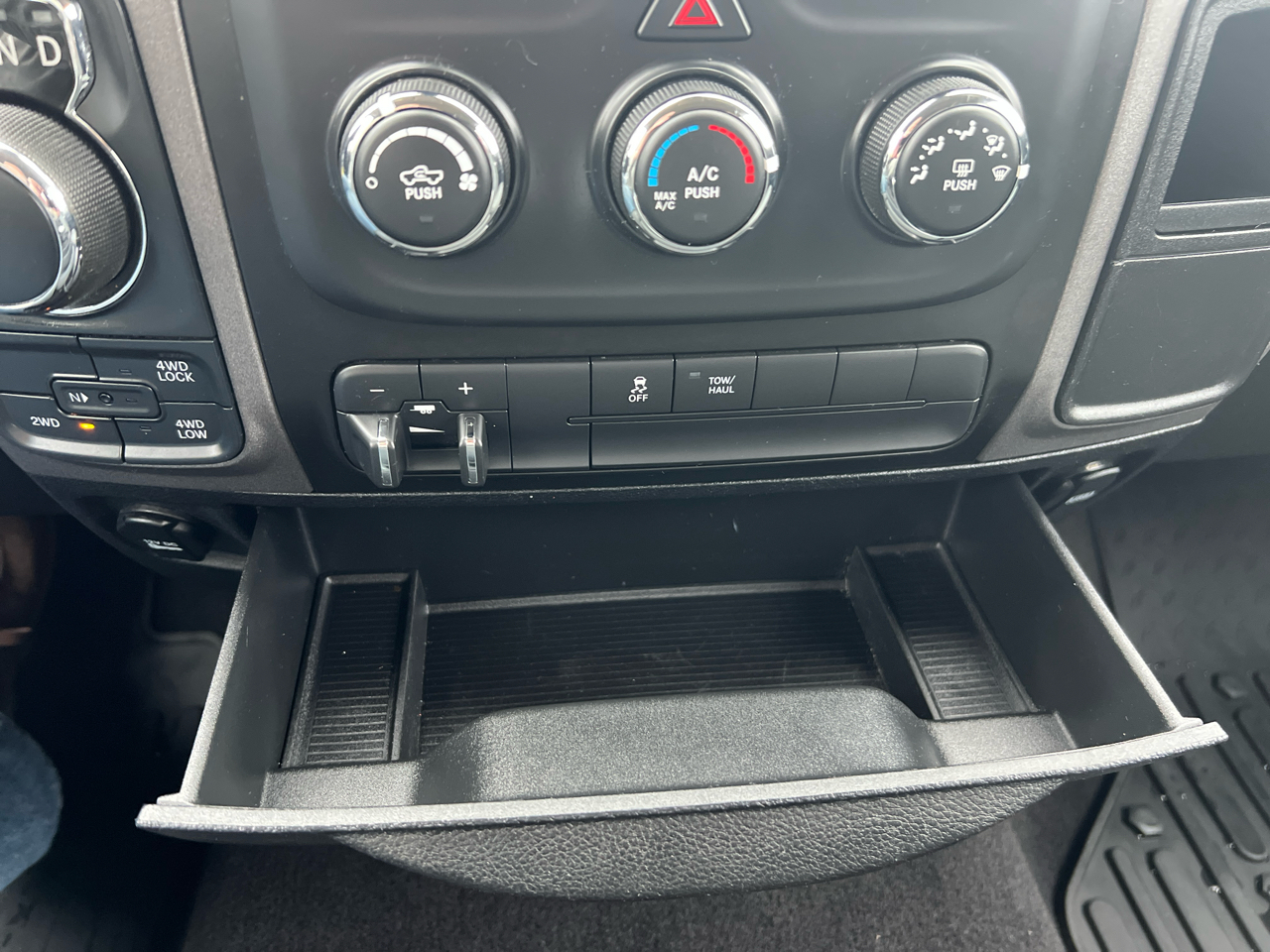 RAM 1500 Express 4x4 Quad Cab 6'4" Box 2018