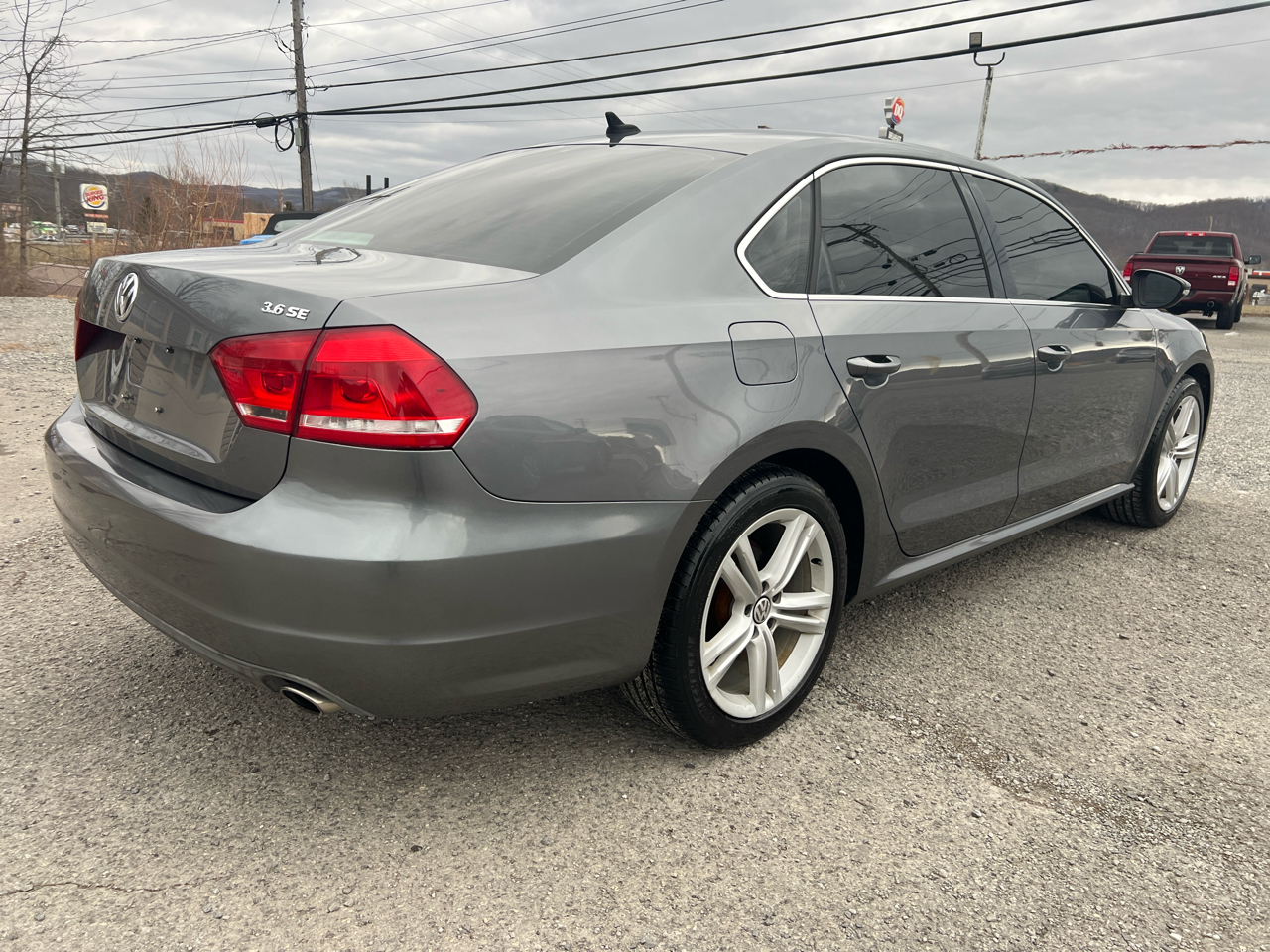 Volkswagen Passat 4dr Sdn 3.6L V6 DSG SE w/Sunroof 2012
