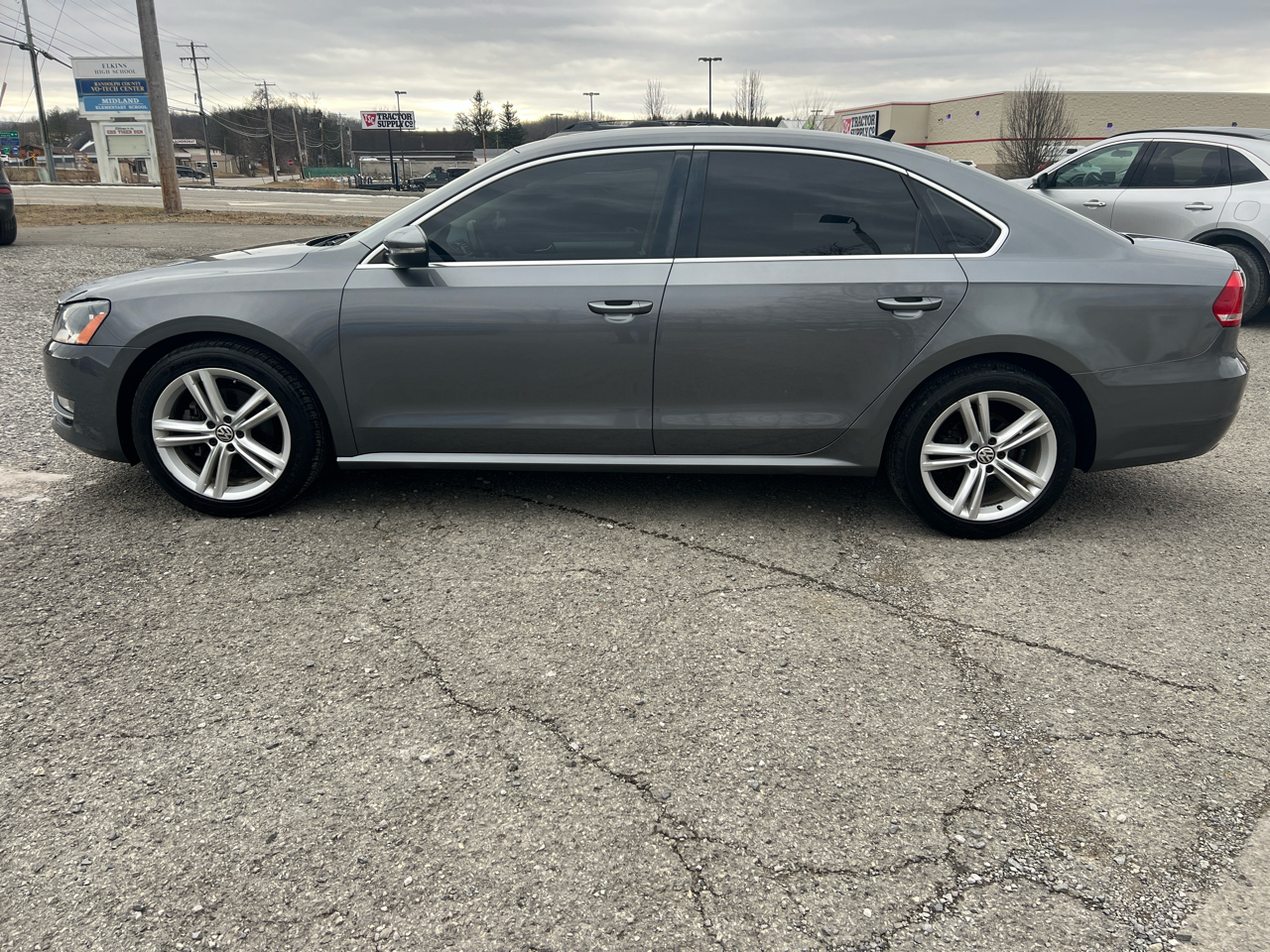 Volkswagen Passat 4dr Sdn 3.6L V6 DSG SE w/Sunroof 2012