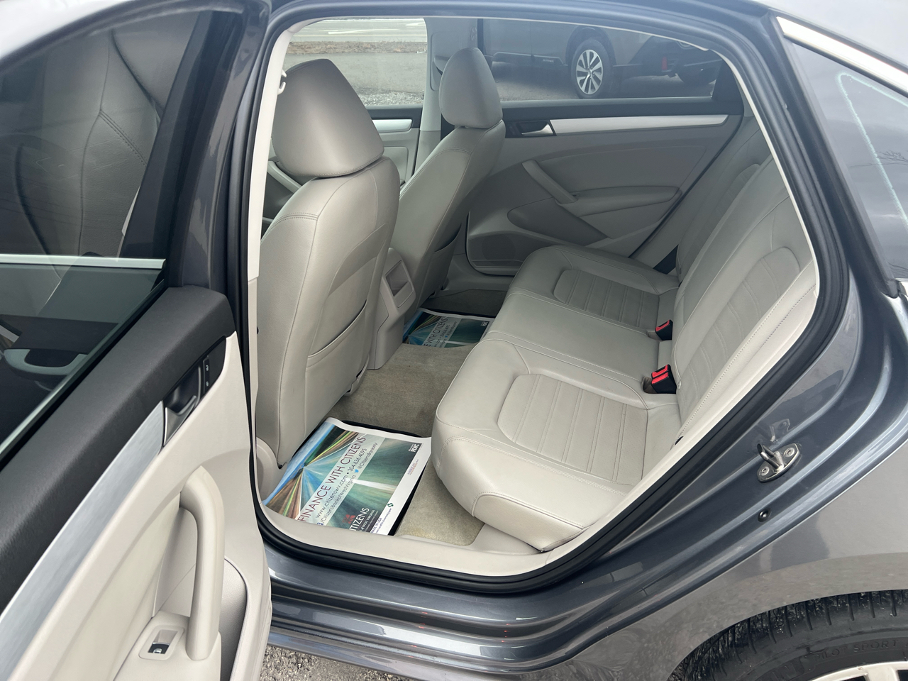 Volkswagen Passat 4dr Sdn 3.6L V6 DSG SE w/Sunroof 2012