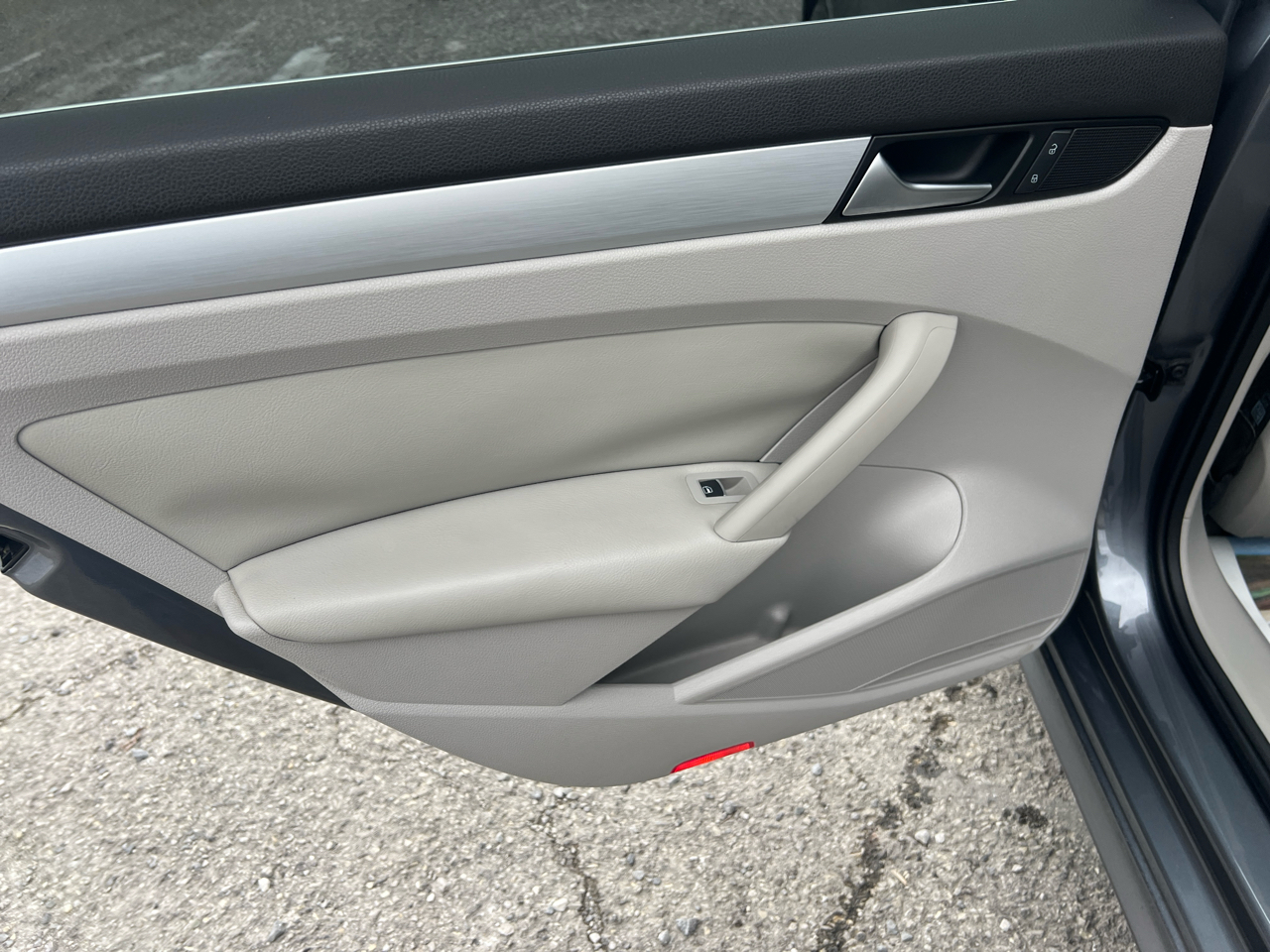 Volkswagen Passat 4dr Sdn 3.6L V6 DSG SE w/Sunroof 2012