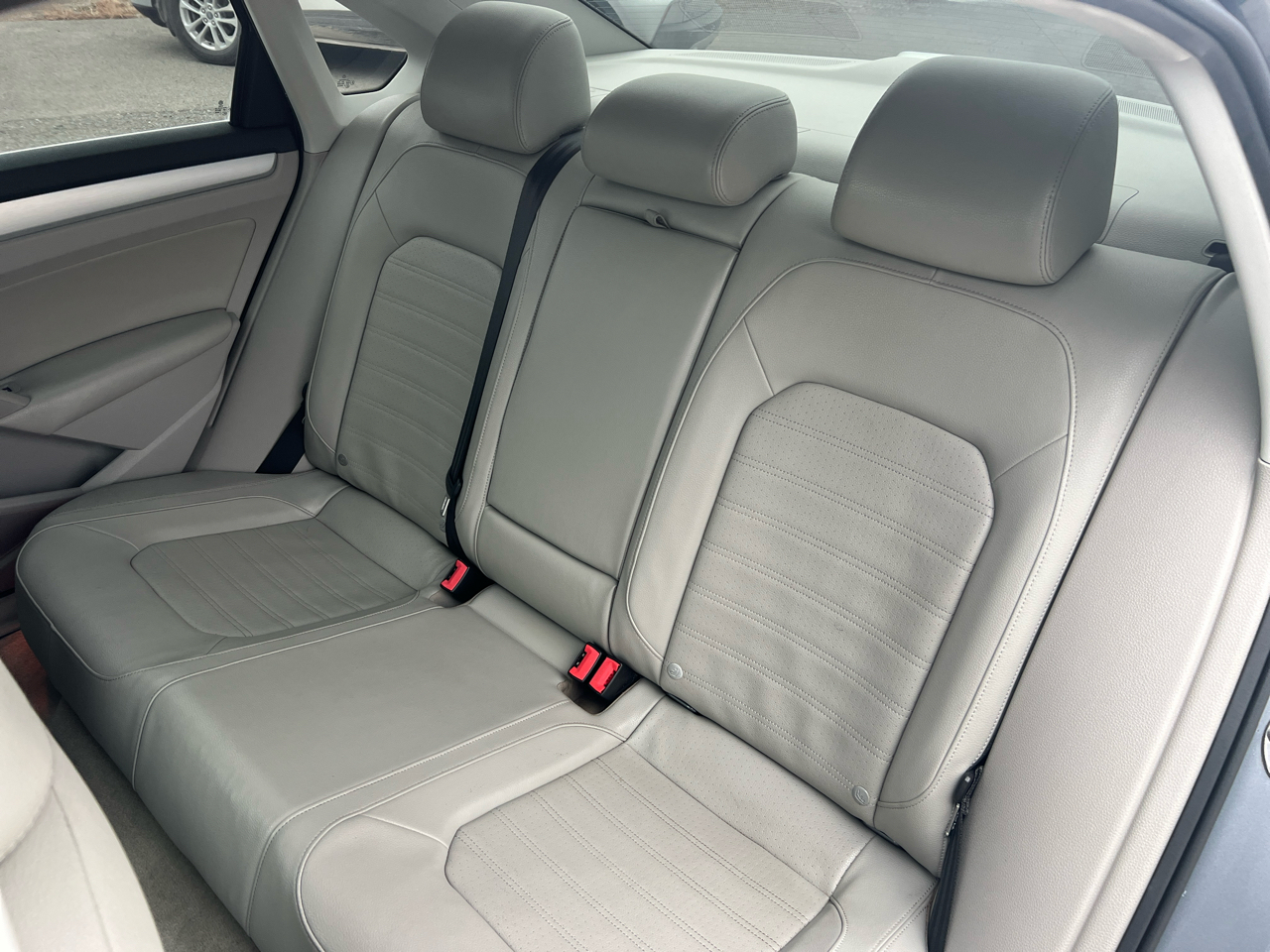 Volkswagen Passat 4dr Sdn 3.6L V6 DSG SE w/Sunroof 2012