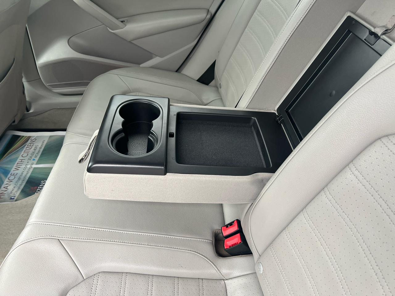 Volkswagen Passat 4dr Sdn 3.6L V6 DSG SE w/Sunroof 2012