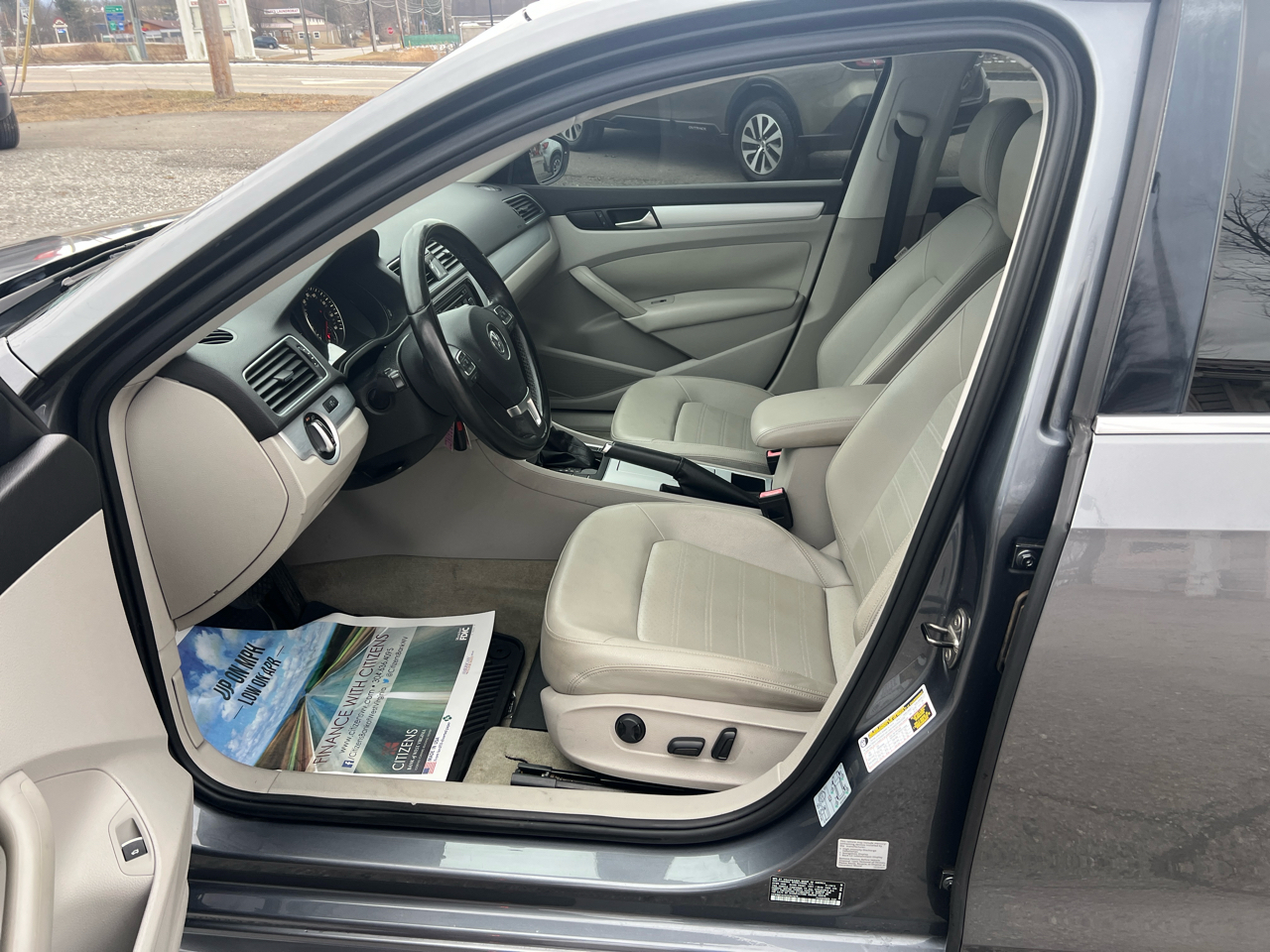 Volkswagen Passat 4dr Sdn 3.6L V6 DSG SE w/Sunroof 2012