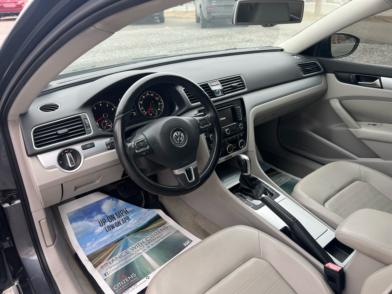 Volkswagen Passat 4dr Sdn 3.6L V6 DSG SE w/Sunroof 2012