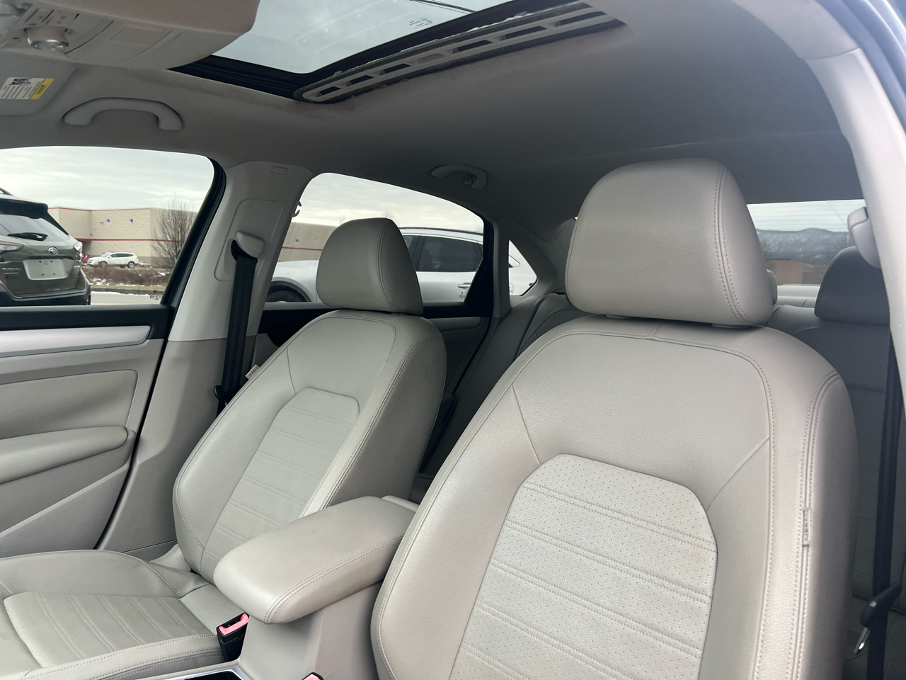 Volkswagen Passat 4dr Sdn 3.6L V6 DSG SE w/Sunroof 2012