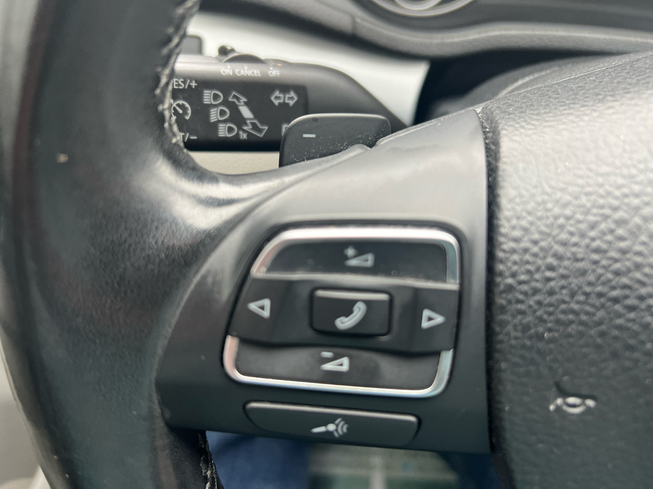 Volkswagen Passat 4dr Sdn 3.6L V6 DSG SE w/Sunroof 2012