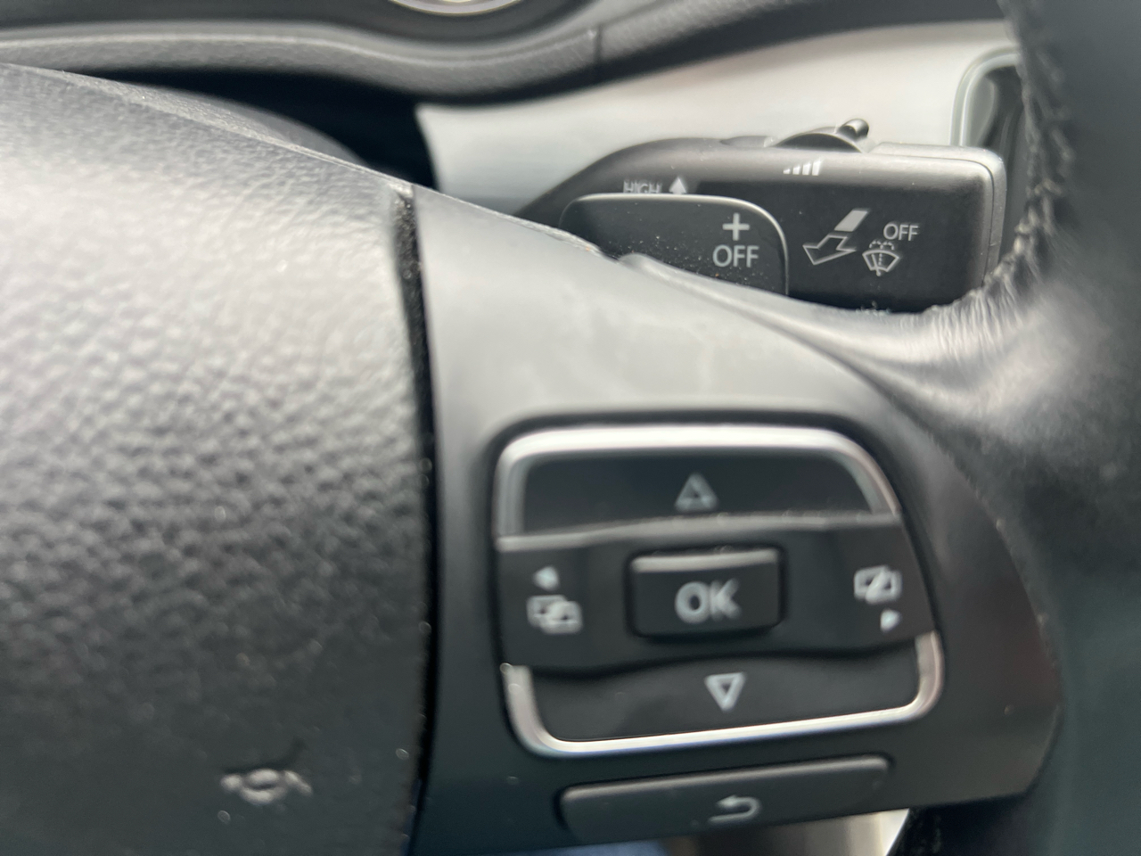 Volkswagen Passat 4dr Sdn 3.6L V6 DSG SE w/Sunroof 2012