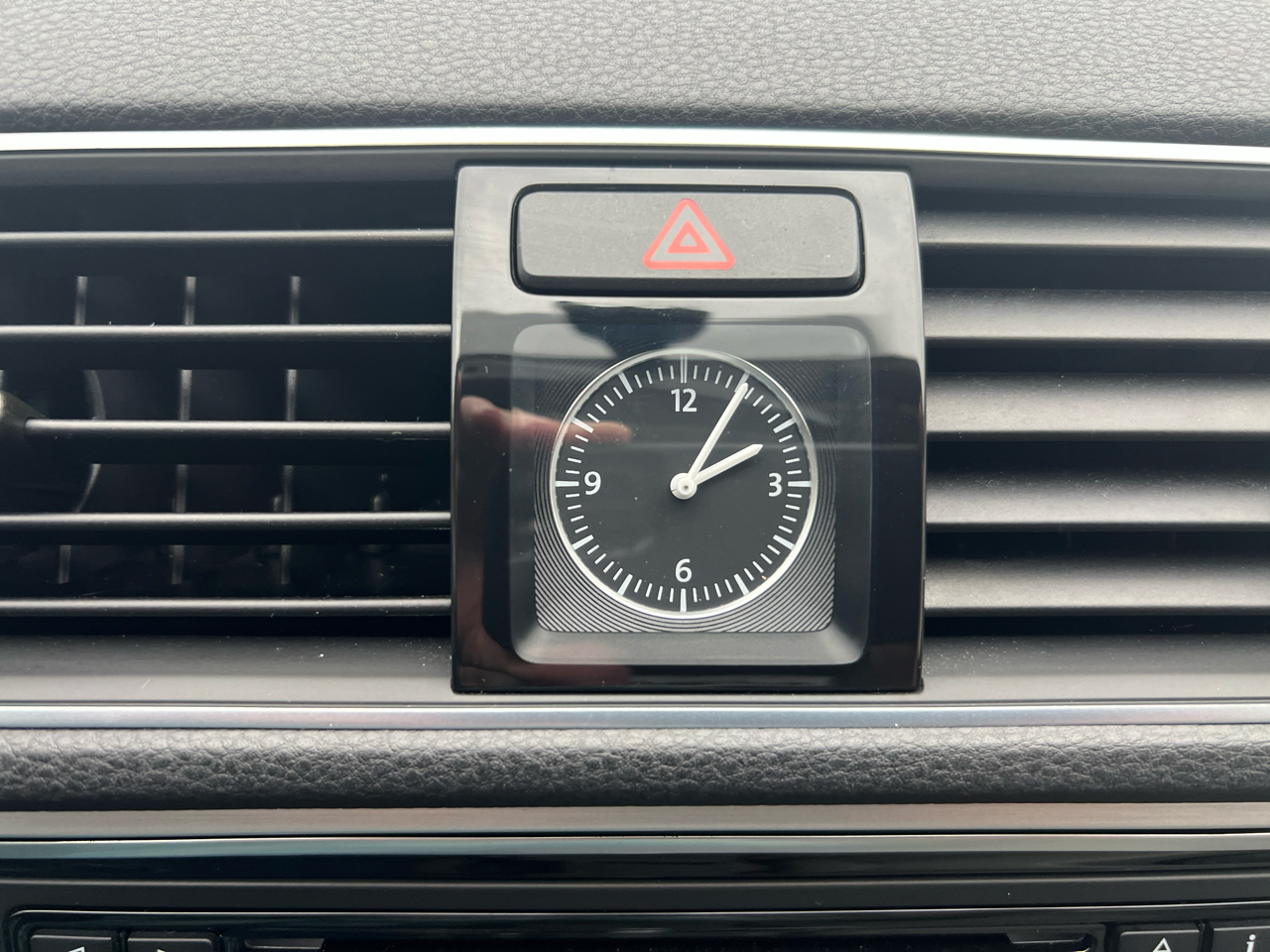 Volkswagen Passat 4dr Sdn 3.6L V6 DSG SE w/Sunroof 2012