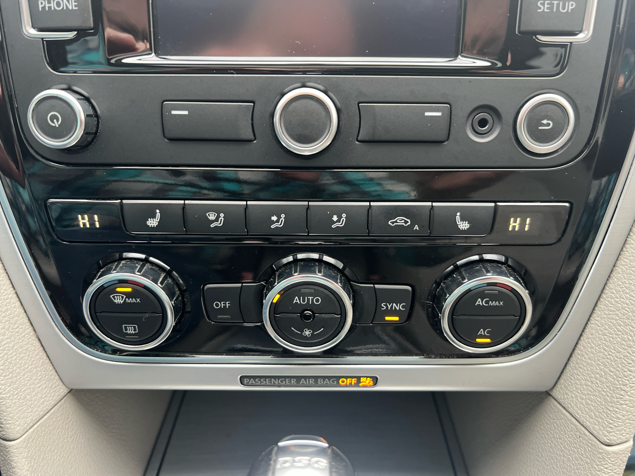 Volkswagen Passat 4dr Sdn 3.6L V6 DSG SE w/Sunroof 2012