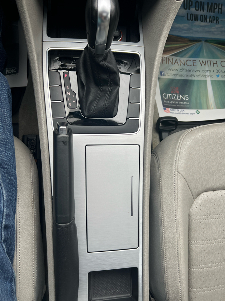 Volkswagen Passat 4dr Sdn 3.6L V6 DSG SE w/Sunroof 2012