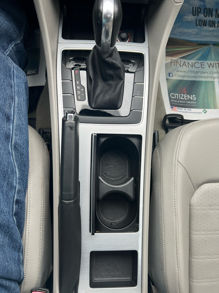 Volkswagen Passat 4dr Sdn 3.6L V6 DSG SE w/Sunroof 2012