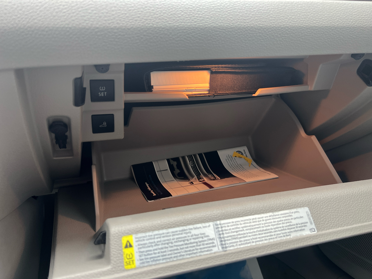 Volkswagen Passat 4dr Sdn 3.6L V6 DSG SE w/Sunroof 2012