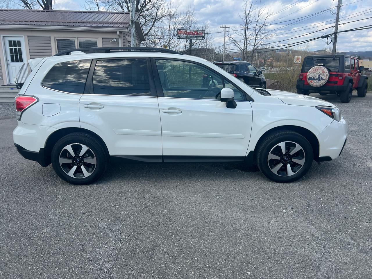 Subaru Forester 2.5i Limited CVT 2017