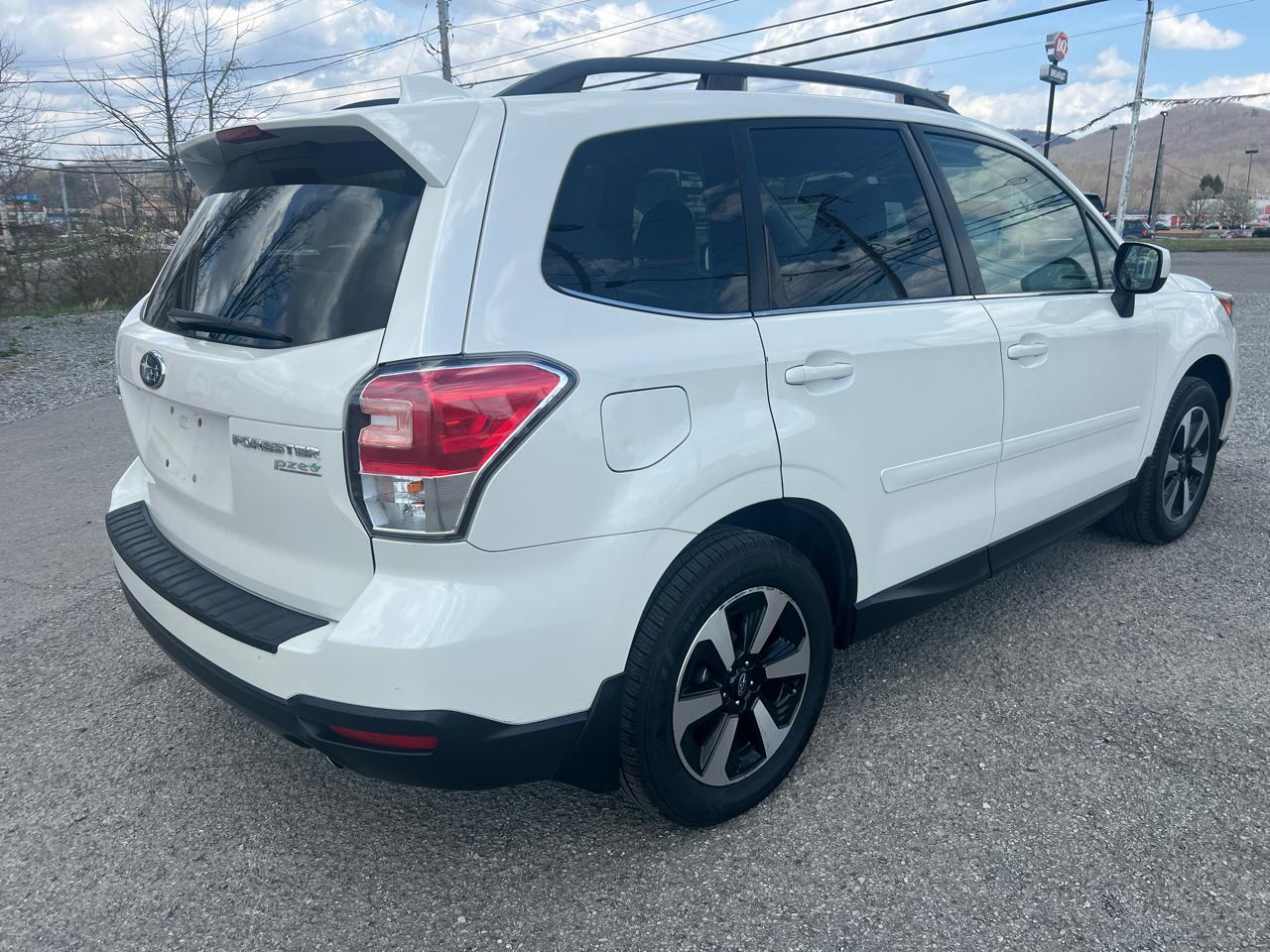 Subaru Forester 2.5i Limited CVT 2017