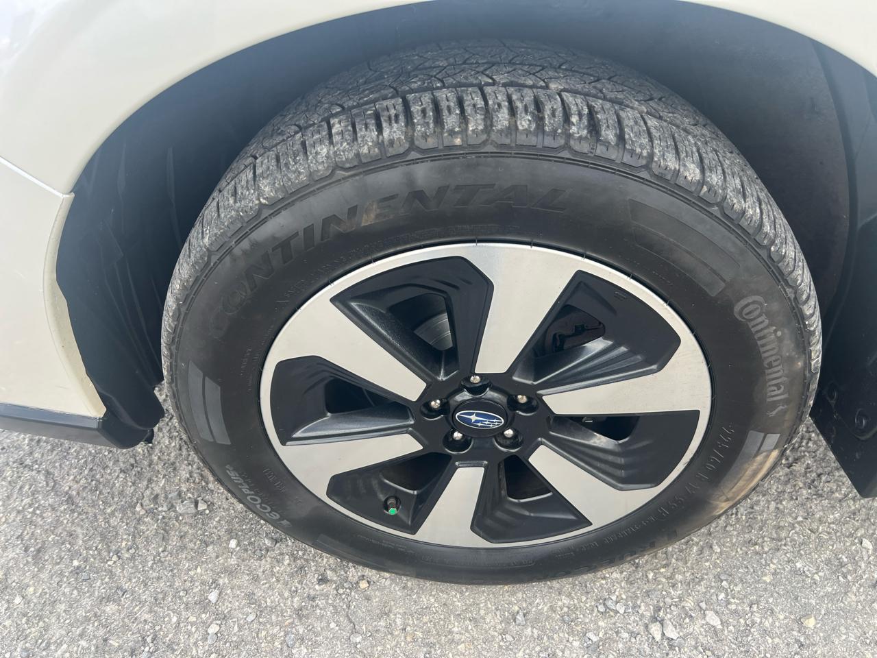 Subaru Forester 2.5i Limited CVT 2017