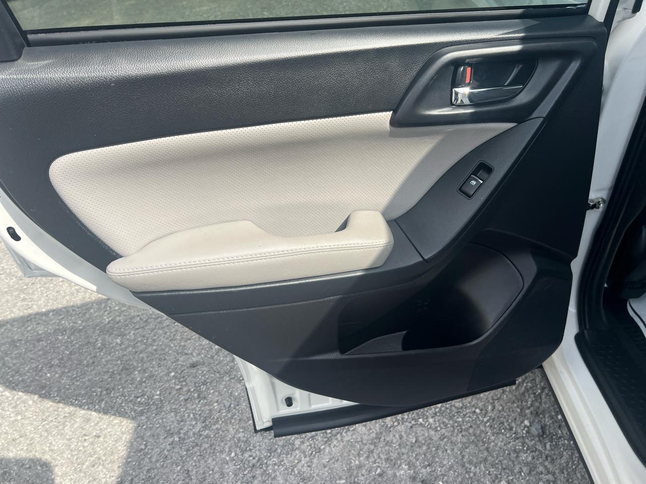 Subaru Forester 2.5i Limited CVT 2017