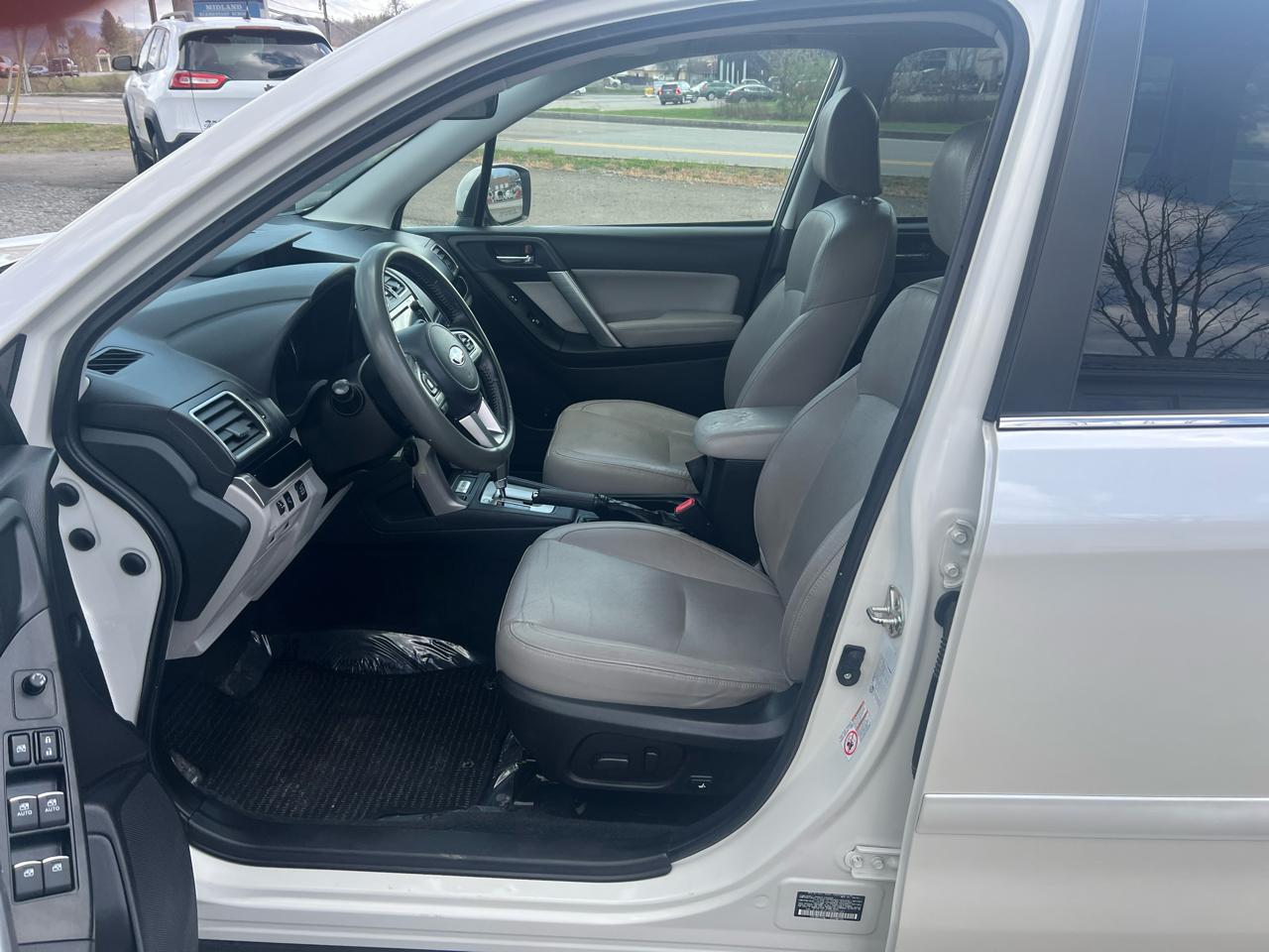 Subaru Forester 2.5i Limited CVT 2017