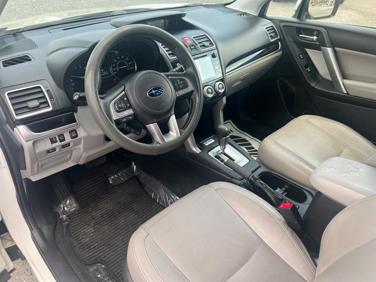 Subaru Forester 2.5i Limited CVT 2017