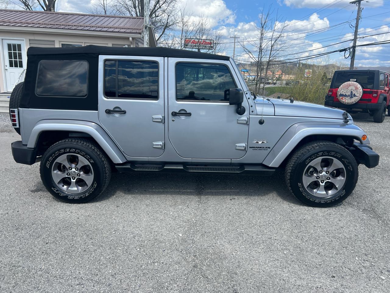 Jeep Wrangler Unlimited 4WD 4dr Sahara 2016