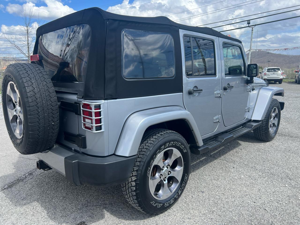 Jeep Wrangler Unlimited 4WD 4dr Sahara 2016