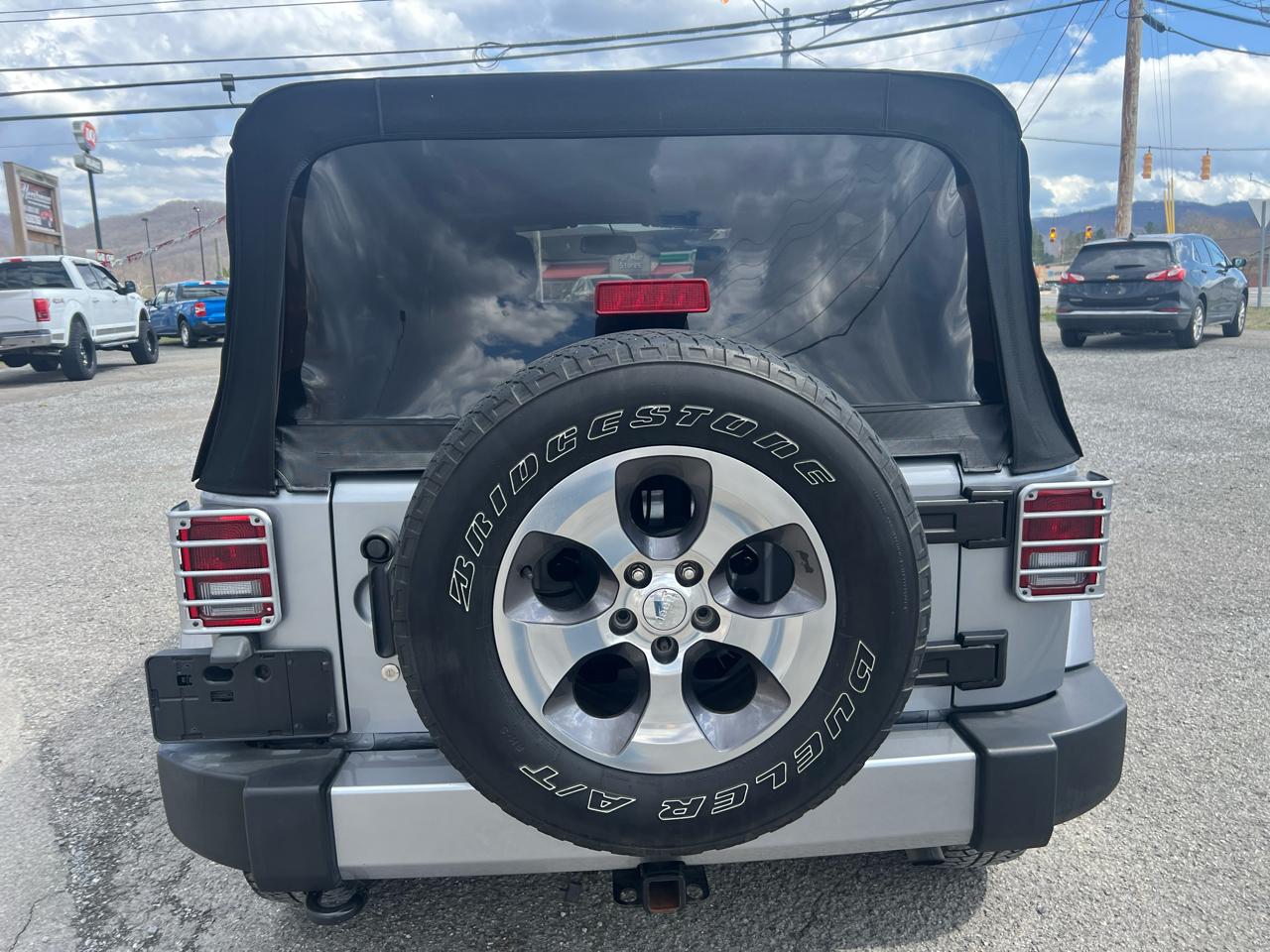 Jeep Wrangler Unlimited 4WD 4dr Sahara 2016