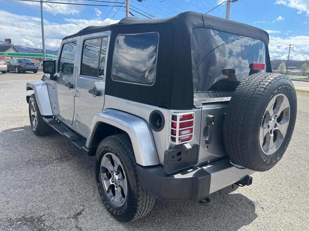Jeep Wrangler Unlimited 4WD 4dr Sahara 2016