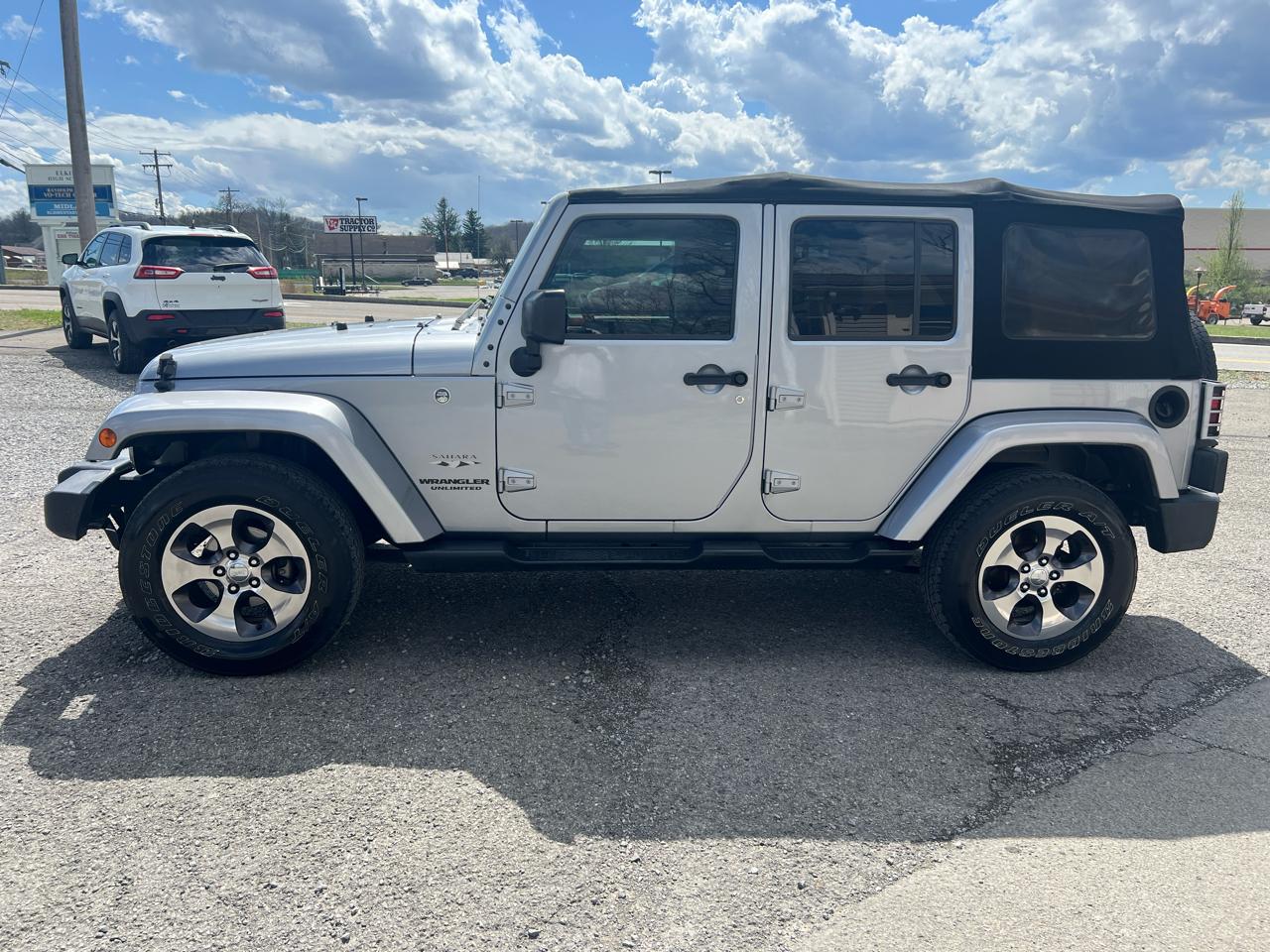 Jeep Wrangler Unlimited 4WD 4dr Sahara 2016