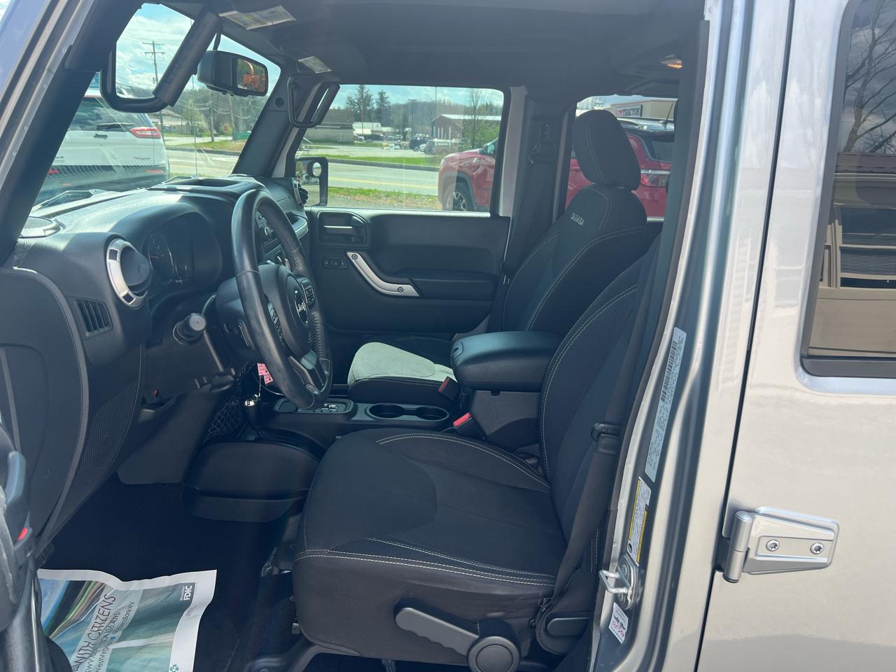 Jeep Wrangler Unlimited 4WD 4dr Sahara 2016