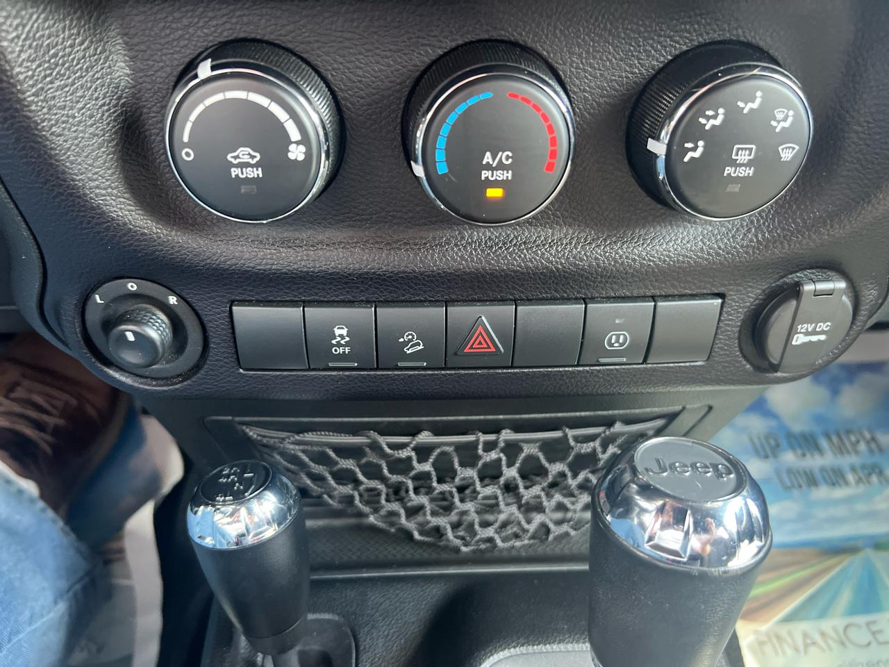 Jeep Wrangler Unlimited 4WD 4dr Sahara 2016