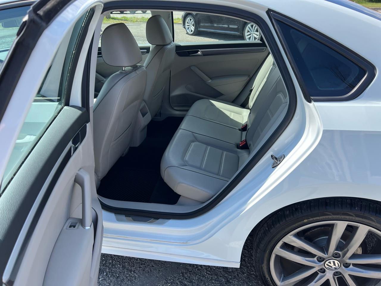 Volkswagen Passat 2.0T R-Line Auto 2018